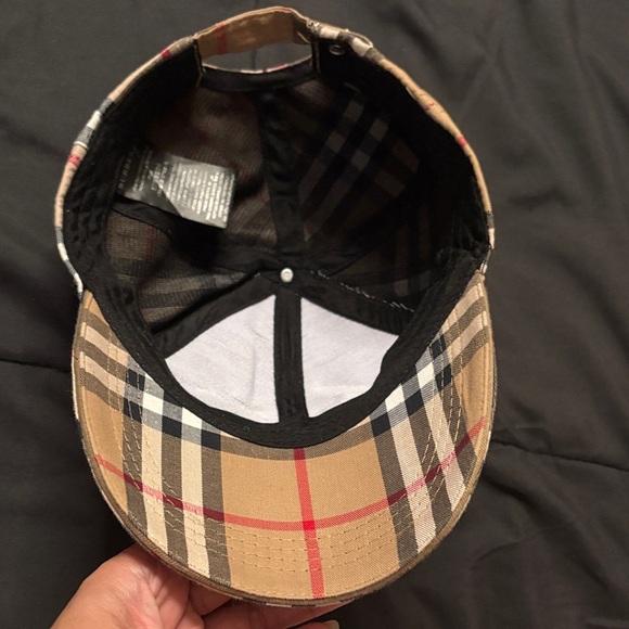 Burberry Beige Checkered Cap - Picture 4 of 6
